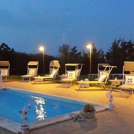 Hotel Oasi Degli Angeli Zapponeta Exterior foto