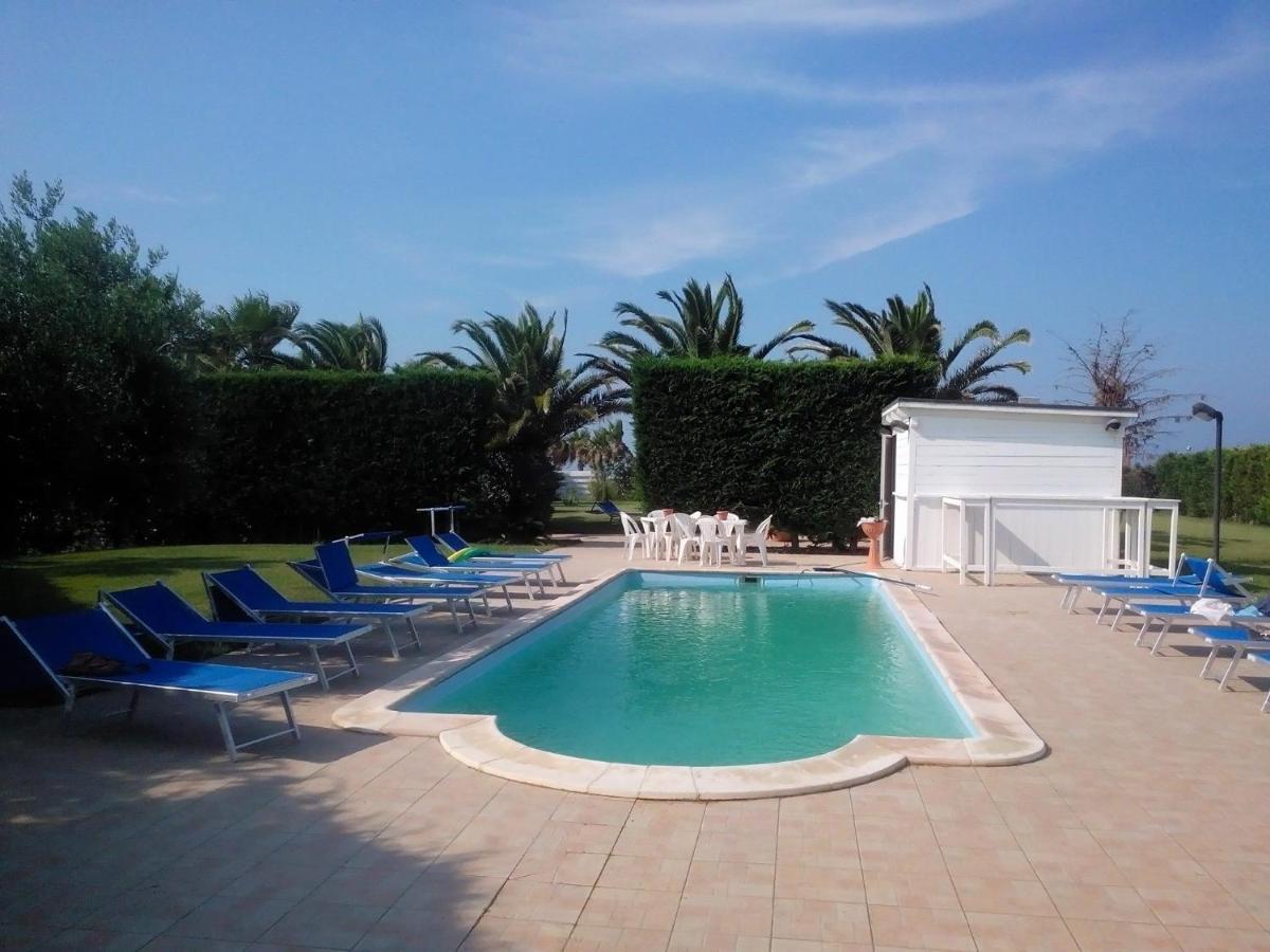 Hotel Oasi Degli Angeli Zapponeta Exterior foto